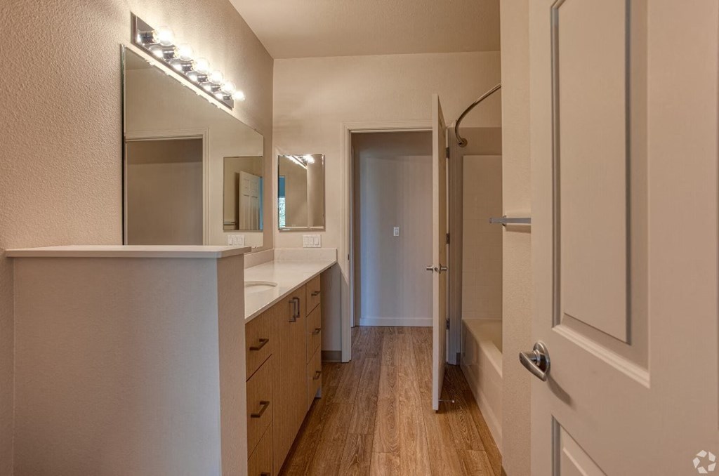 Wilsonville Summit Apartments, 25800 SW Canyon Creek Rd, Wilsonville